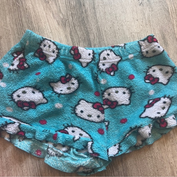 Hello Kitty pajama bundle with Robe, Slippers and Fleece PJ sleeping shorts - Picture 7 of 12